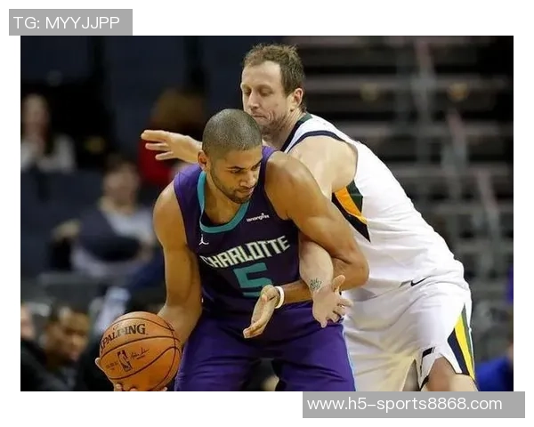 巴图姆发球踩线引争议帕金斯怒斥这球太愚蠢像业余篮球